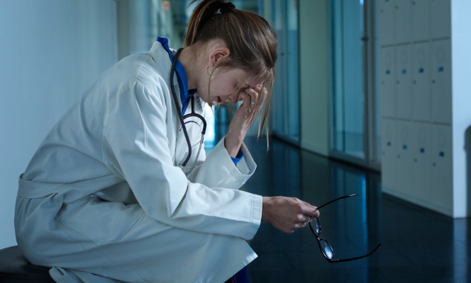 Non à une 4ème année d'internat supplémentaire pour nous, étudiants en médecine générale !