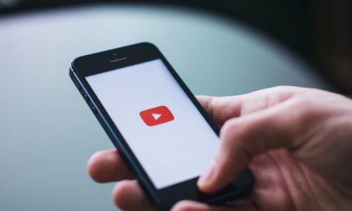 Sortir de l'application Youtube sans que la musique se coupe