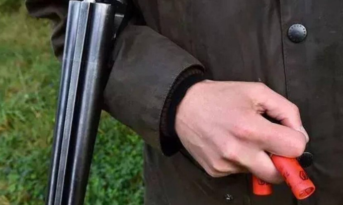 Pour la pénalisation des menaces de chasseurs; qualifiées de "menaces avec armes"