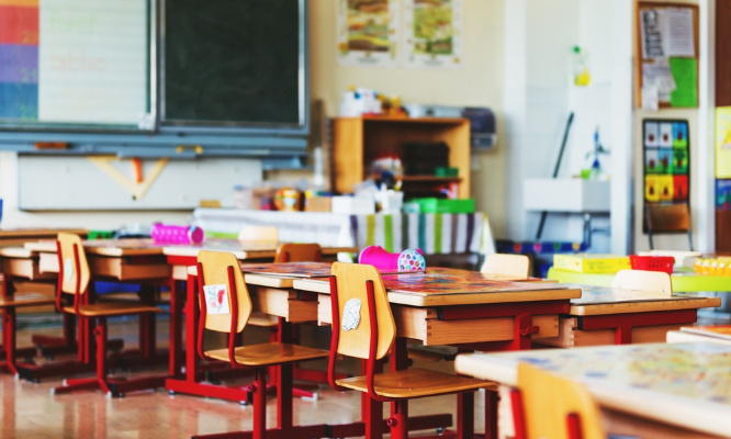 Non à une fermeture de classe dans notre école maternelle les Béguines à Lucé