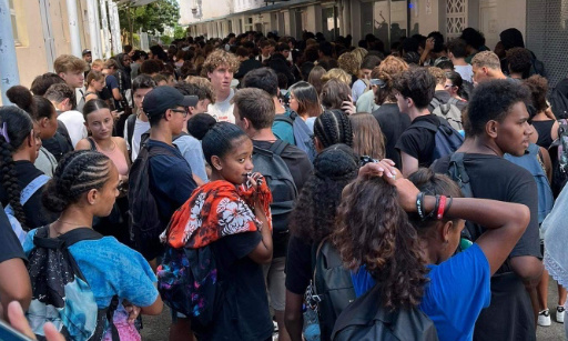 La cantine du lycée Laperouse Nouméa n’est pas adapté au nombre d’enfants inscrits !