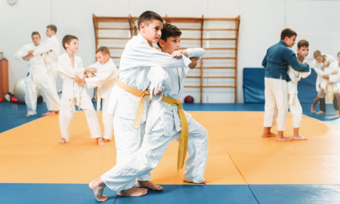 Un dojo au sein de l'école Jean Chaubet pour les jeunes judokas