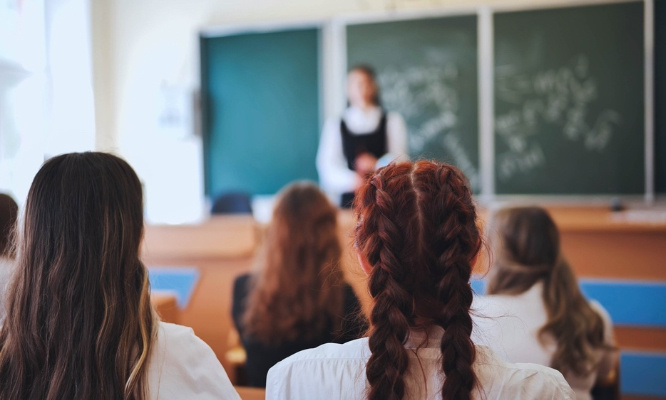 Pour l'attribution du poste vacant au sein de l'école des vents blancs a madame Elea Gaudillat