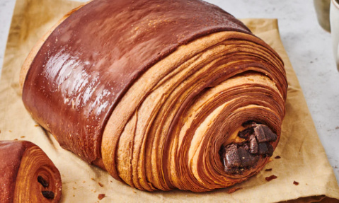 "Feuilleté au chocolat" au lieu de pain au chocolat et chocolatine.