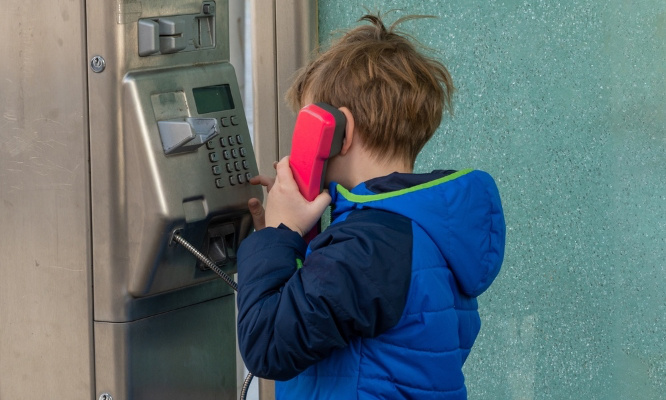 Sauvons la dernière cabine téléphonique de France !