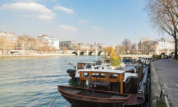 Pour la fermeture des quais de Seine de 23h à 6h du matin.