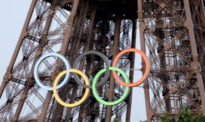 Non aux anneaux Olympiques sur la Tour Eiffel