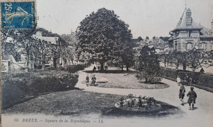 Square de la République DREUX. Préservons notre patrimoine historique, sauvons nos arbres.