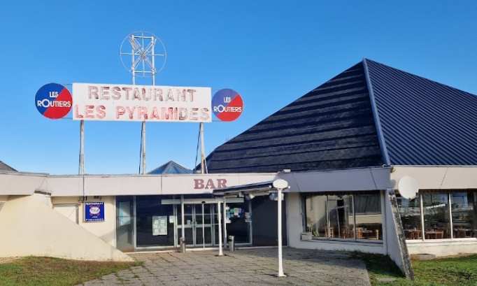 Contre la Privatisation du Parking du Restaurant Les Pyramides (centre routier) 79260 LA CRECHE