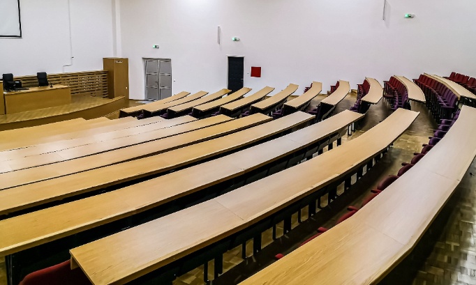 ENLEVER LE PIANO À L’AMPHITHÉÂTRE DU LYCÉE THÉODORE AUBANEL