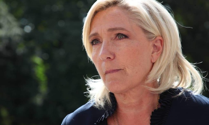 Soutien à Marine Le Pen, la flamme ne s'éteindra...