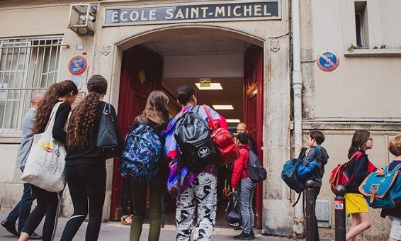 Stop au silence : pour un cadre scolaire sûr à Saint-Michel des Batignolles